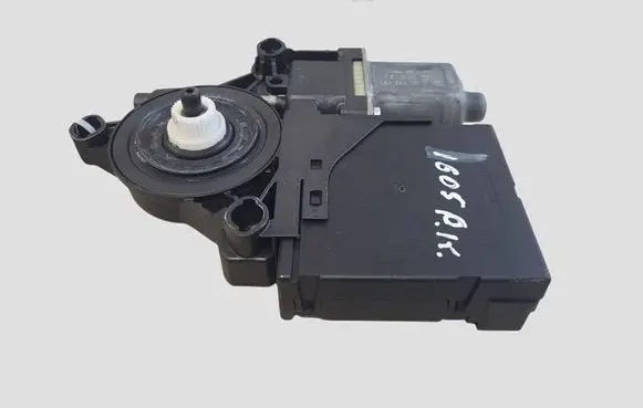 Volkswagen PASSAT B7 Front door window regulator motor 3C0959793C 918432110 0130822451
