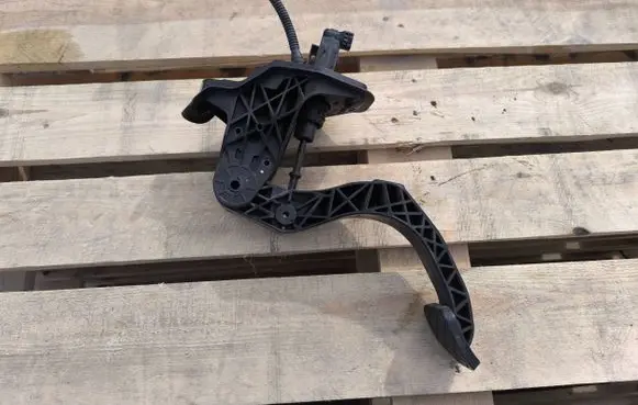 Volkswagen Polo V 6R Clutch pedal 6C1721059G 1522436017210
