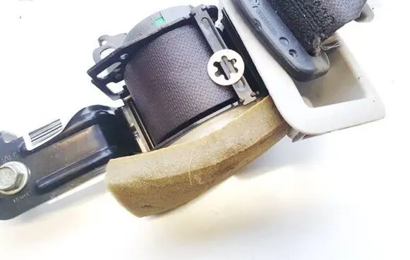 Mazda 6 Middle seatbelt (rear) c7466e1 c7462