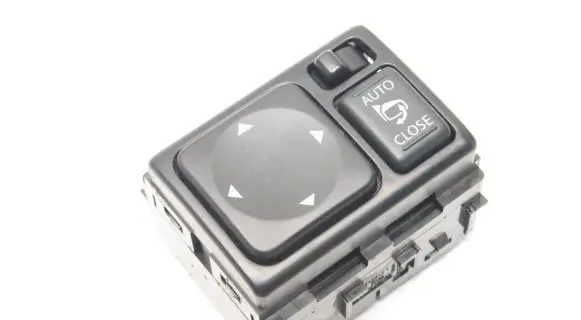 Nissan Juke I F15 Wing mirror switch