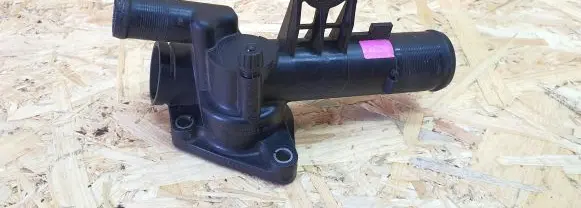 Renault Megane III Thermostat housing 3026