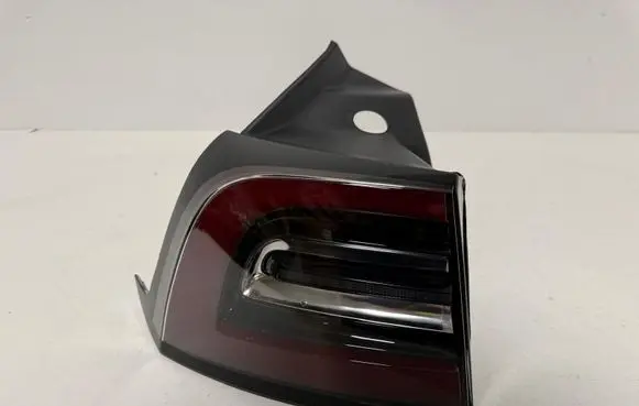 Tesla Model 3 Rear/tail lights 1077399 1077397