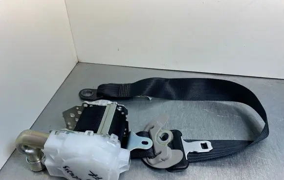 Toyota Avensis T270 Front seatbelt 8J082531 J090301 J082512
