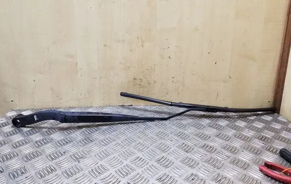 Front wiper blade arm