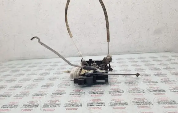 Audi A4 S4 B5 8D Front door lock 8D2837016F