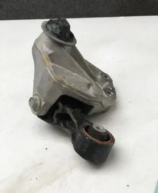 Peugeot 508 Engine mounting bracket 9647646380