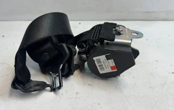 Mercedes-Benz GLS X166 Rear seatbelt A1668602585