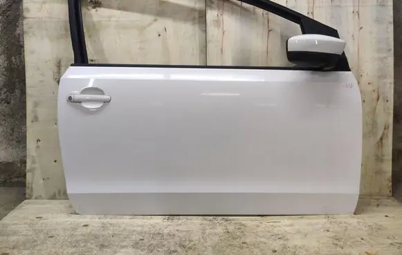 Volkswagen Up Front door
