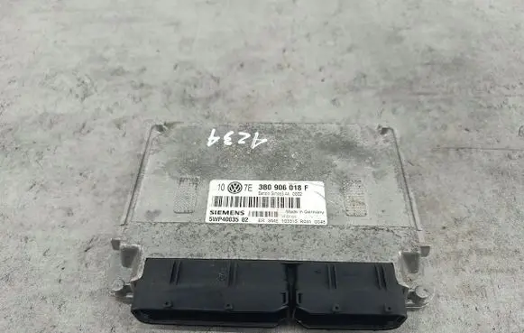 Volkswagen PASSAT B5.5 Engine control unit/module ECU 