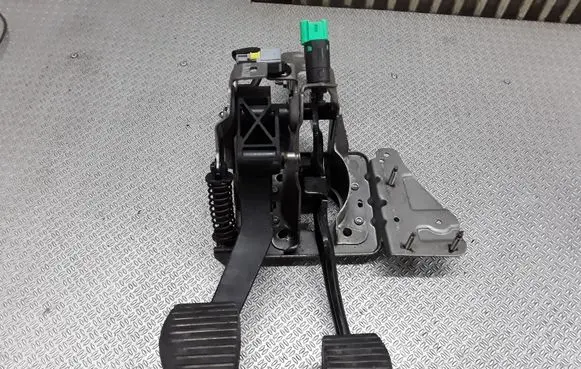 Peugeot 308 Pedal assembly 9681151580