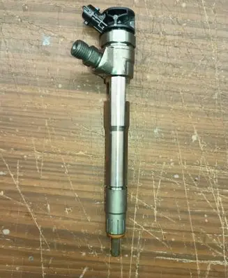 Renault Master III Fuel injector 0445110939