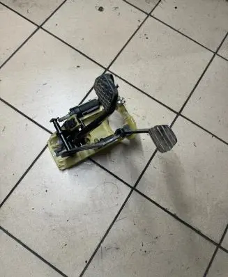 BMW 5 E60 E61 Brake pedal 6761032 6779439 400530