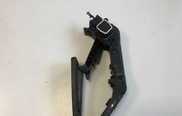 Mercedes-Benz E W211 Accelerator throttle pedal 2113000504 A2113000504