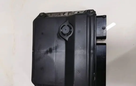 Toyota Avensis T270 Engine control unit/module 8966105F20 MB2759004732