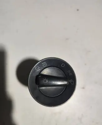 Volkswagen Golf IV Light switch 1C0941531A
