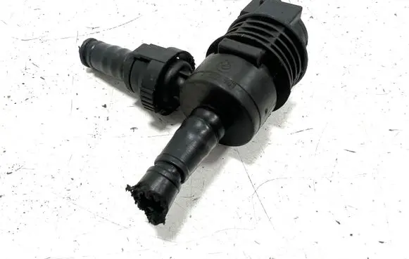 BMW 3 E46 Vacuum valve 7512581