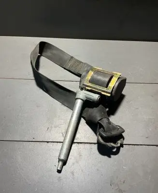 Audi A4 S4 B5 8D Front seatbelt 0566040200 5GS0008SS000