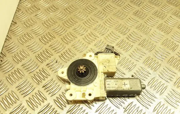 Toyota Avensis T250 Front door window regulator motor 6982005050 1020710180313