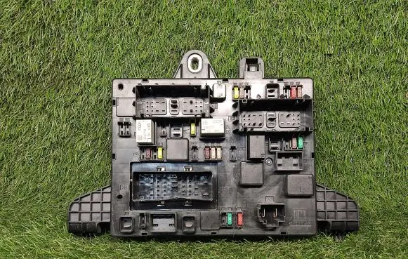 Opel Zafira B Power management control unit 20957185 365927271