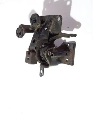 Nissan X-Trail T30 Engine mount bracket