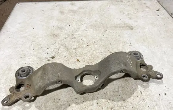 Audi A4 S4 B6 8E 8H Gearbox mounting bracket 8e0399253