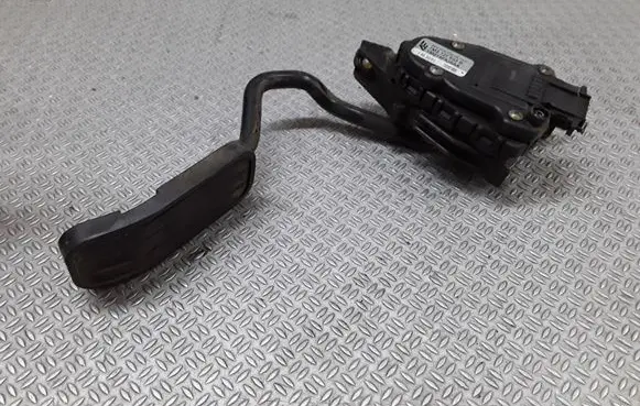 Volkswagen Sharan Accelerator throttle pedal 7M3721603B
