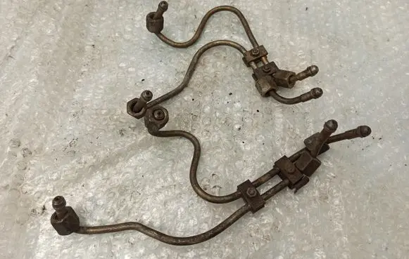Fuel injector supply line/pipe