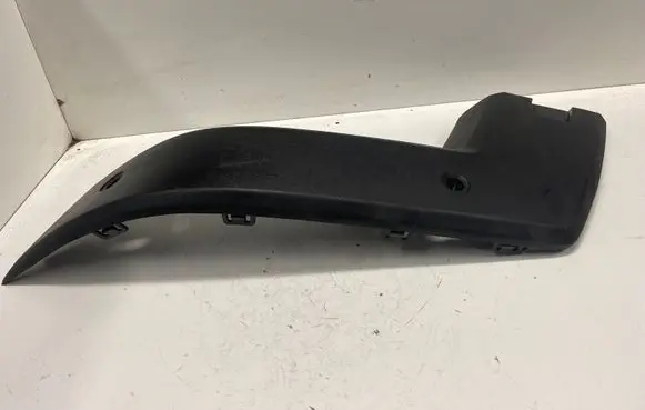 Rear bumper trim bar molding