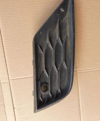 Volkswagen Tiguan Front bumper lower grill 5NA853665A