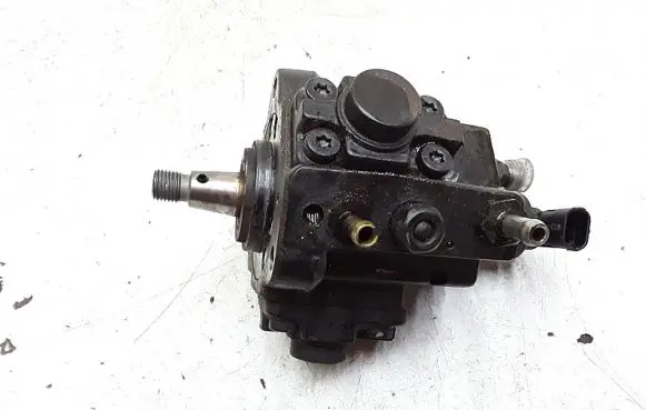 Opel Insignia A Fuel injection high pressure pump 0445010193