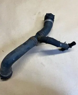 Audi Q7 4L Engine coolant pipe/hose 4L0121051B