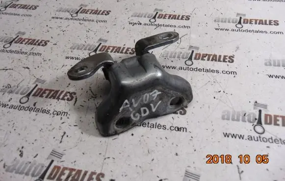 Toyota Avensis T250 Rear door upper hinge