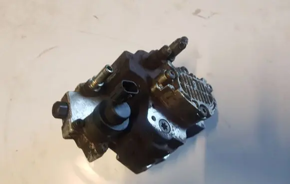 Ford Focus C-MAX Fuel injection high pressure pump 0445010089
