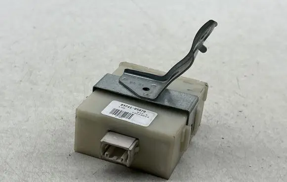 Toyota Avensis T250 Door control unit/module 8974105070 0476 73668012