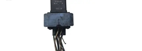 Peugeot 407 Glow plug pre-heat relay 51252002 9640 051708