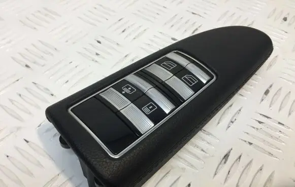 Mercedes-Benz S W221 Electric window control switch P0105341