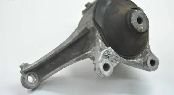 Honda Civic Engine mount bracket