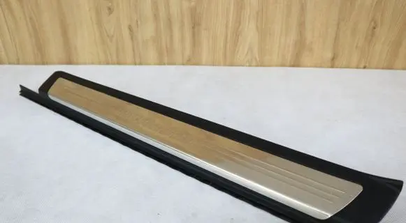 Foot area side trim