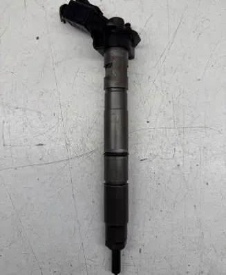 Audi A6 S6 C6 4F Fuel injector 0571302177AA