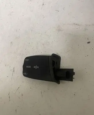 Ford Focus Steering wheel buttons/switches 758709