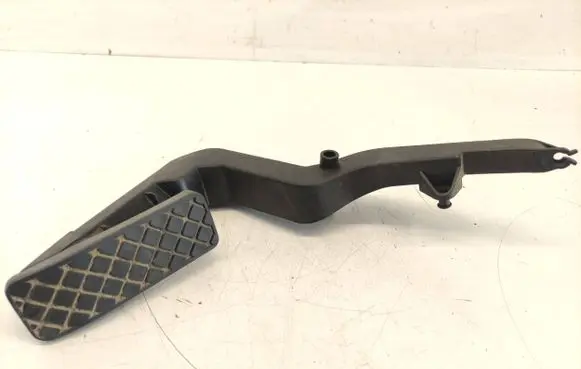 Volkswagen PASSAT B5 Accelerator throttle pedal 8D1721506