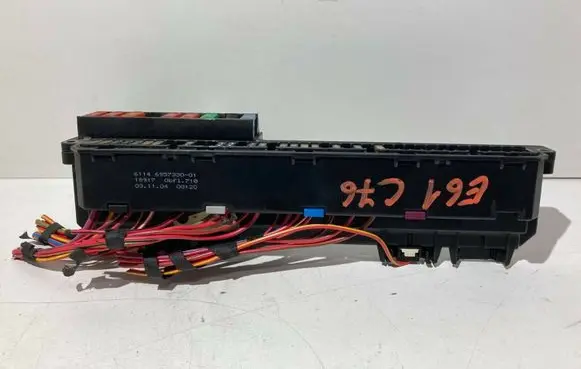 BMW 5 E60 E61 Fuse module 6957330