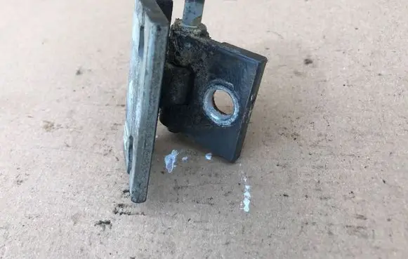 Volvo XC90 Front door upper hinge