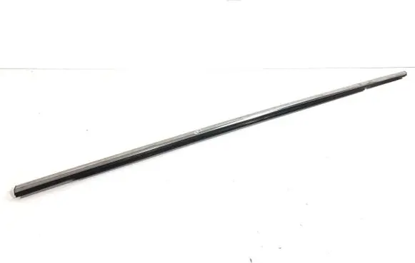 KIA Xceed Front door windshield rail 