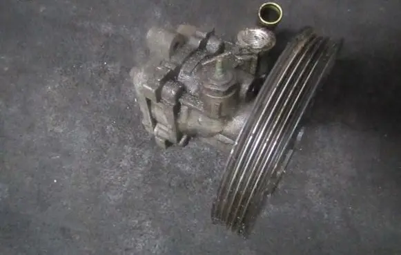 Mazda 323 Power steering pump