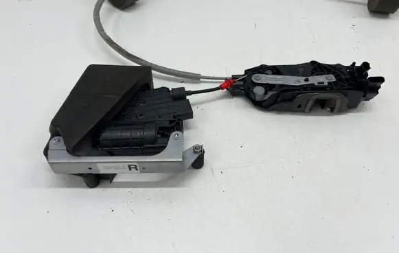Mercedes-Benz Vito Viano W447 Sliding door latching motor A4477600110 A4477301002