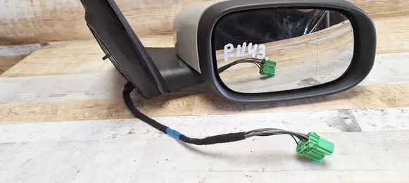 Front door electric wing mirror