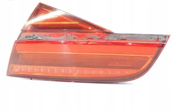 Tailgate rear/tail lights
