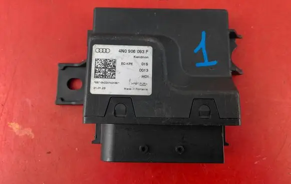 Audi A8 S8 D5 Fuel pump relay 4N0906093F
