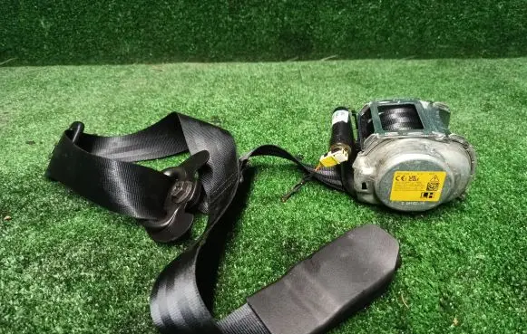 Opel Mokka B Front seatbelt